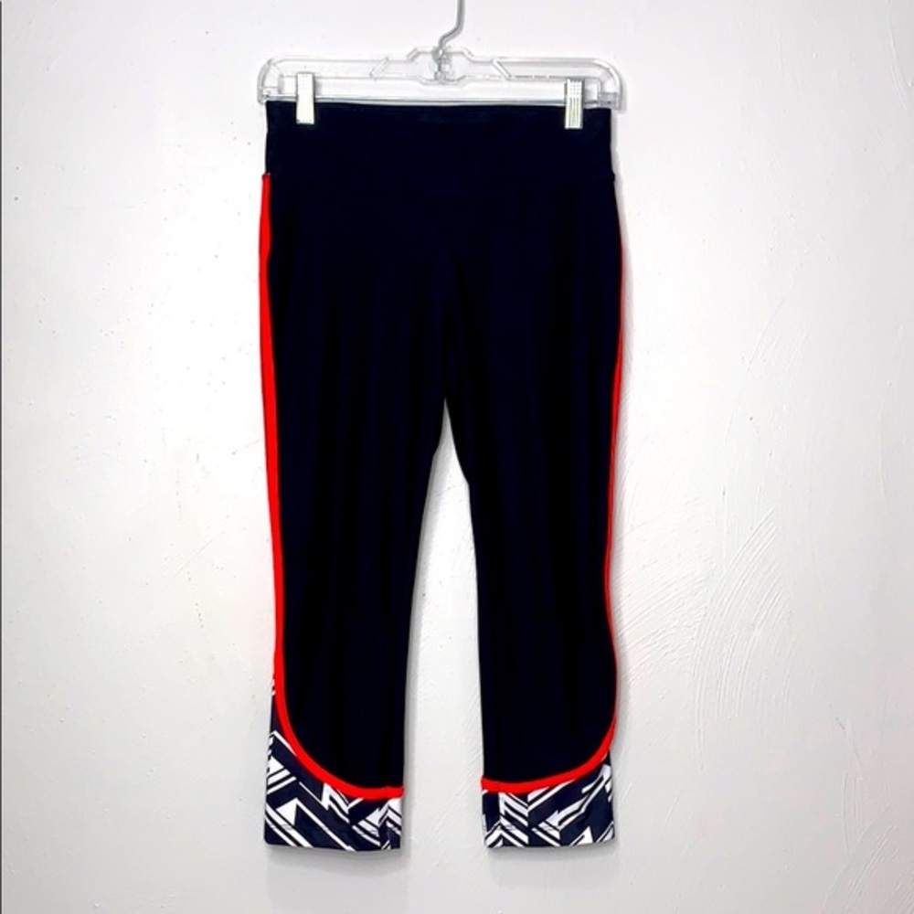 Xersion Black fitted cropped leggings